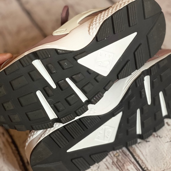 Women Nike Huarache Run 7.5 in Mauve - Picture 3 of 7